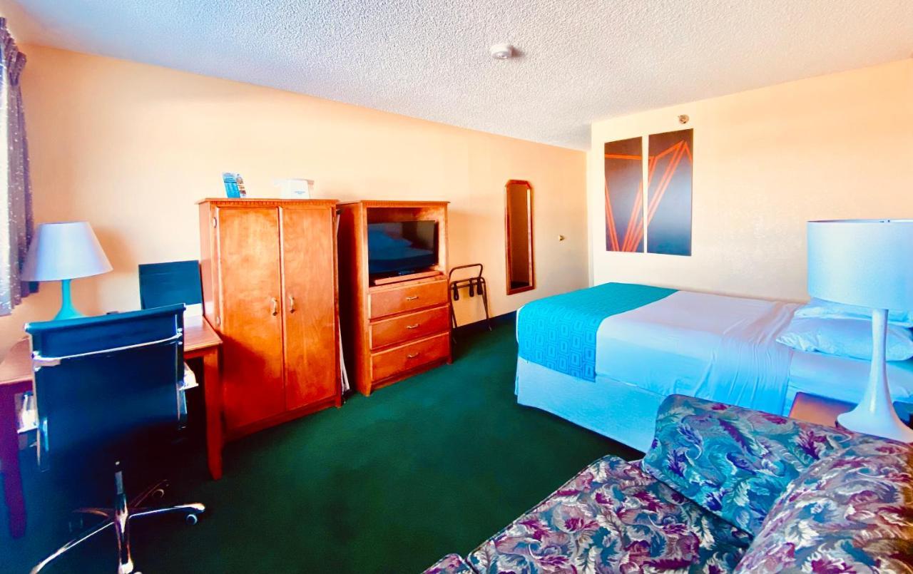 Howard Johnson By Wyndham Denver West Wheat Ridge Exterior foto
