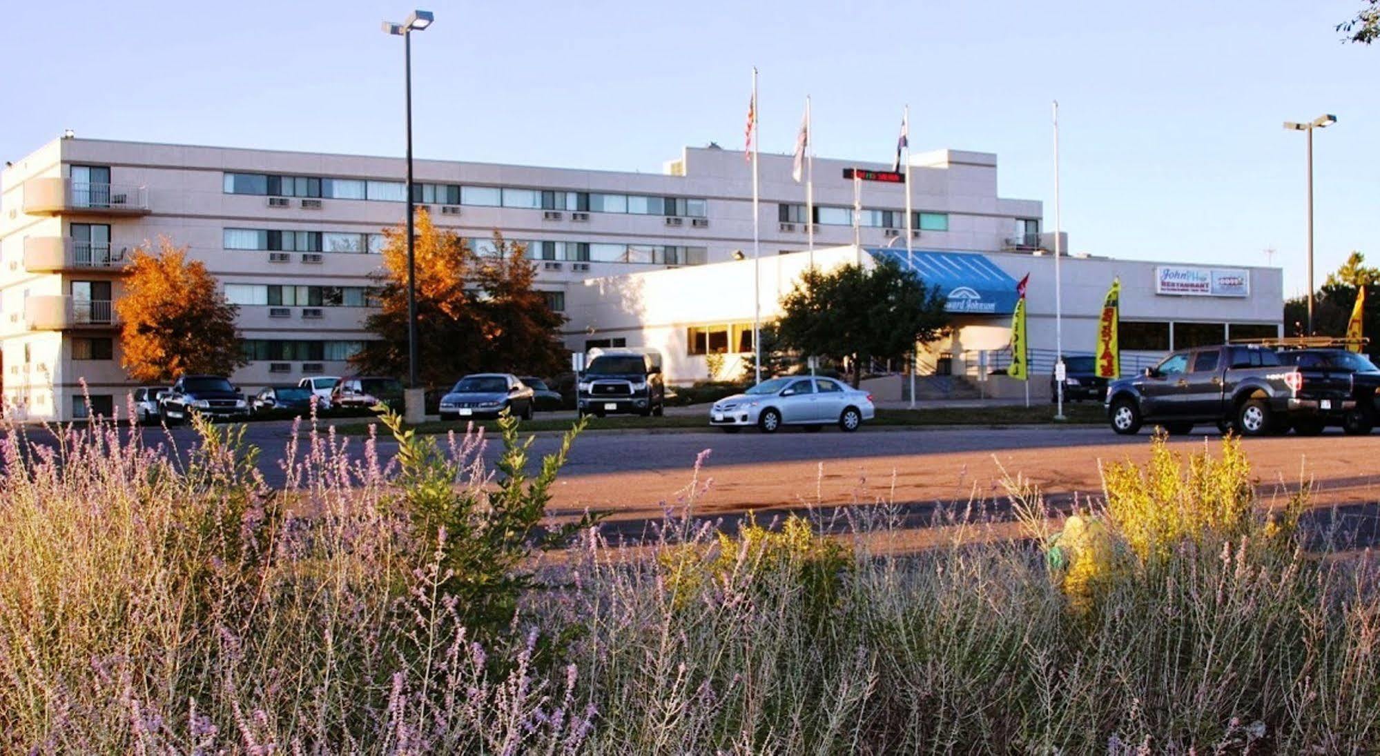 Howard Johnson By Wyndham Denver West Wheat Ridge Exterior foto