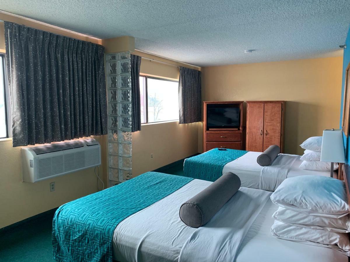 Howard Johnson By Wyndham Denver West Wheat Ridge Exterior foto