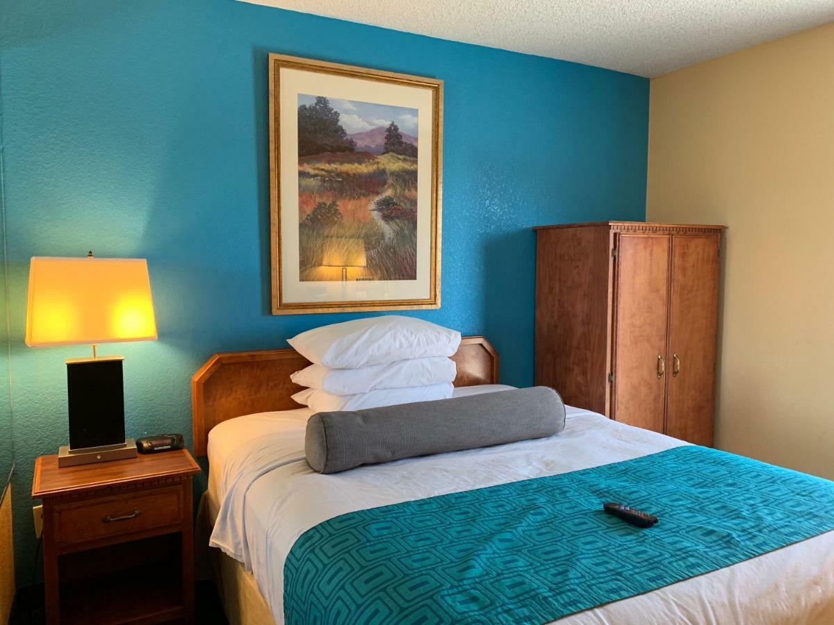 Howard Johnson By Wyndham Denver West Wheat Ridge Exterior foto