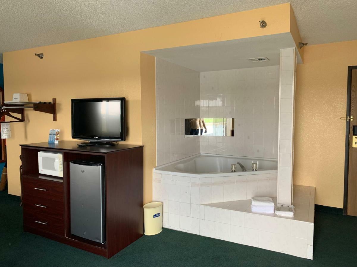 Howard Johnson By Wyndham Denver West Wheat Ridge Exterior foto